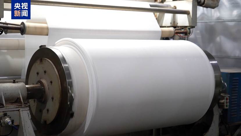 图片包含 室内, 水槽, 镜子, 小 AI 生成的内容可能不正确。