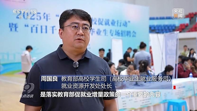 男人的照片上写着字 AI 生成的内容可能不正确。