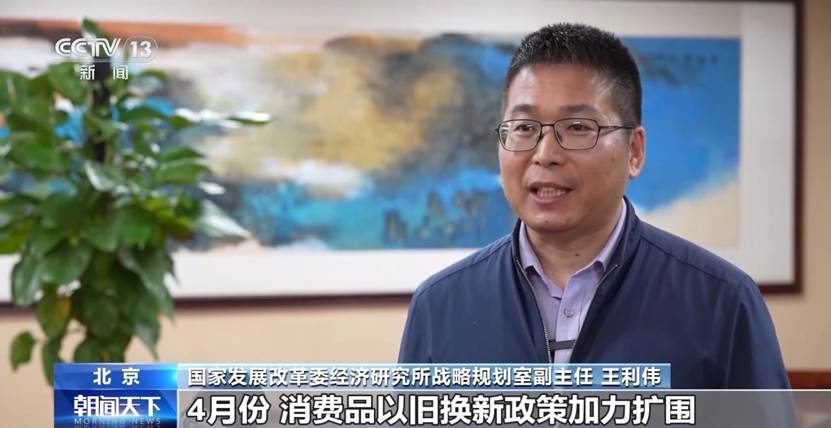 男人的照片上写着字 AI 生成的内容可能不正确。